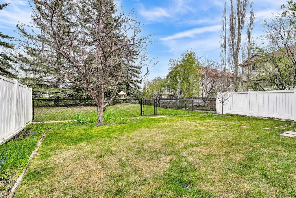 163 Citadel Park NW Calgary AB T3G3Y2