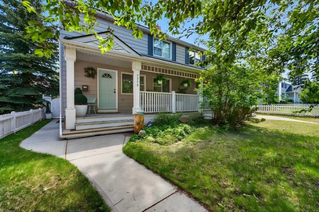 2275 Flanders Avenue SW Calgary AB T2T 5K9