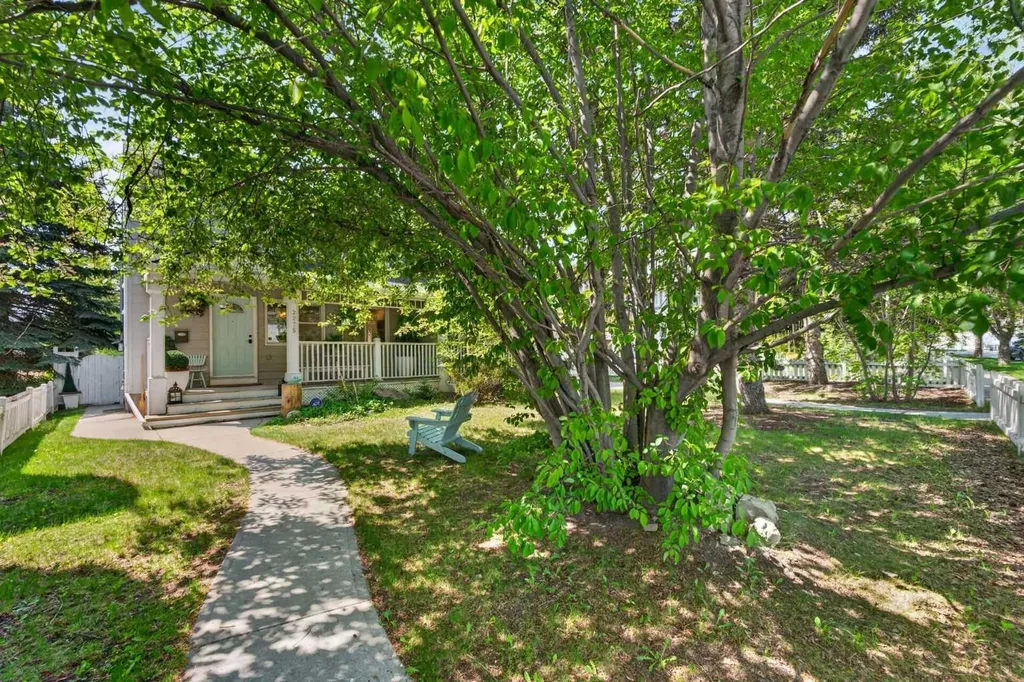 2275 Flanders Avenue SW Calgary AB T2T 5K9