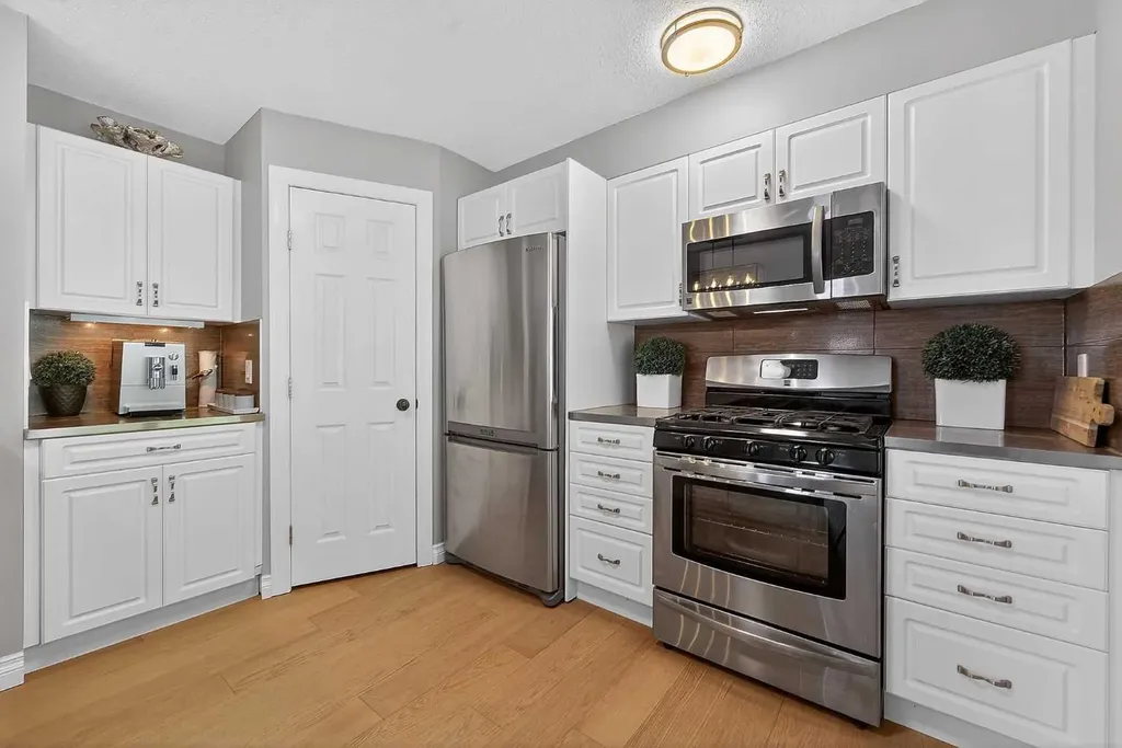 2275 Flanders Avenue SW Calgary AB T2T 5K9