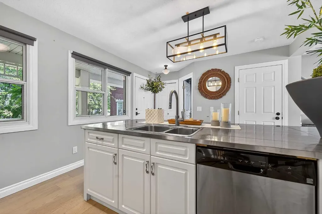 2275 Flanders Avenue SW Calgary AB T2T 5K9