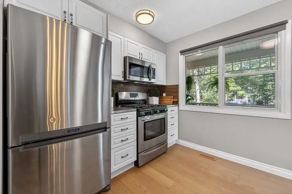 2275 Flanders Avenue SW Calgary AB T2T 5K9