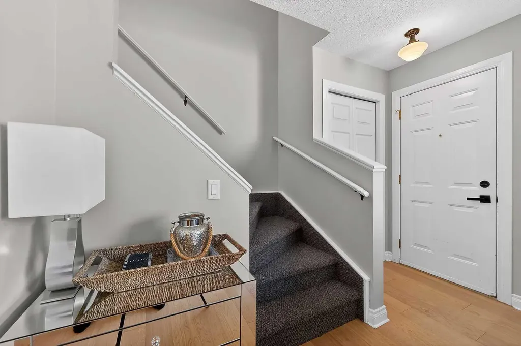 2275 Flanders Avenue SW Calgary AB T2T 5K9