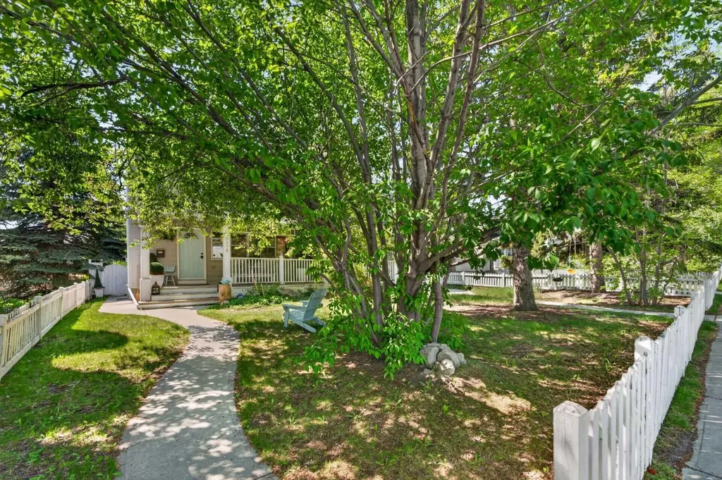 2275 Flanders Avenue SW Calgary AB T2T 5K9