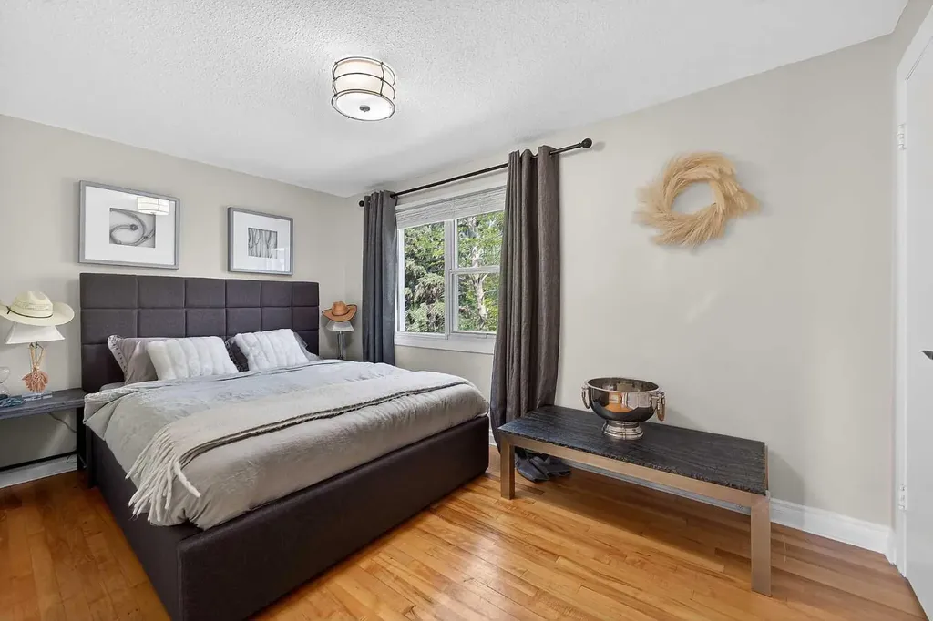 2275 Flanders Avenue SW Calgary AB T2T 5K9