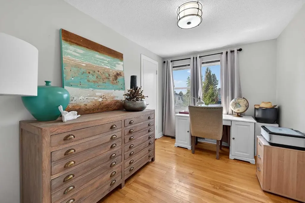 2275 Flanders Avenue SW Calgary AB T2T 5K9