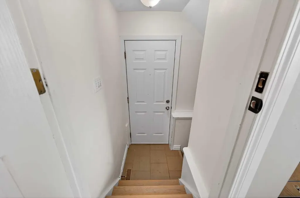 2275 Flanders Avenue SW Calgary AB T2T 5K9