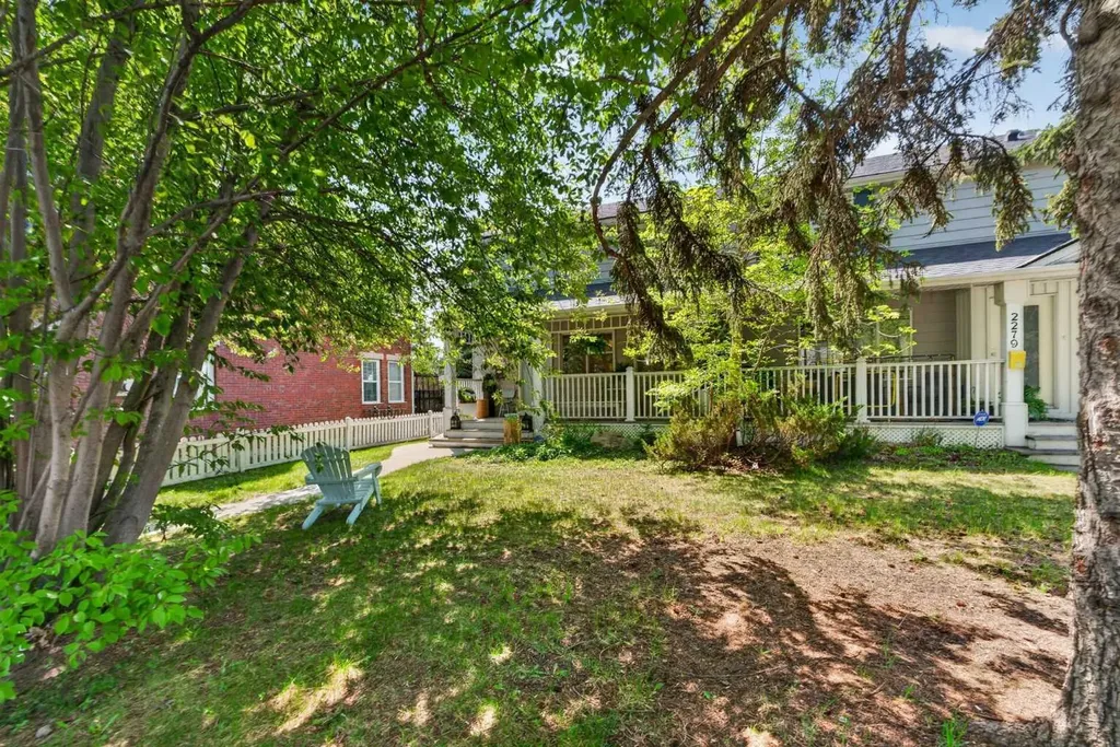 2275 Flanders Avenue SW Calgary AB T2T 5K9