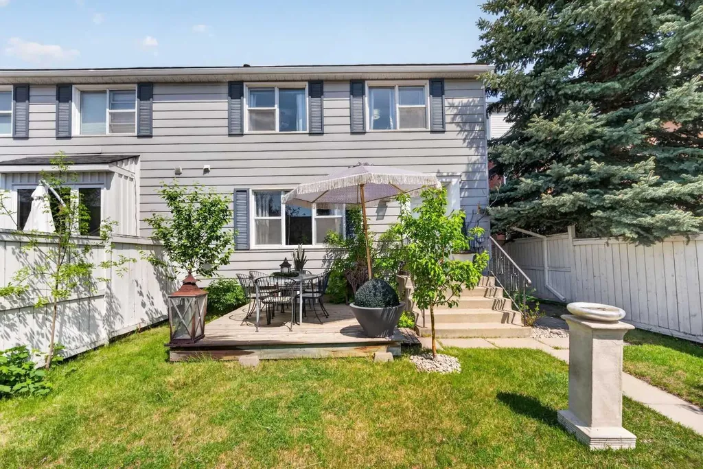 2275 Flanders Avenue SW Calgary AB T2T 5K9