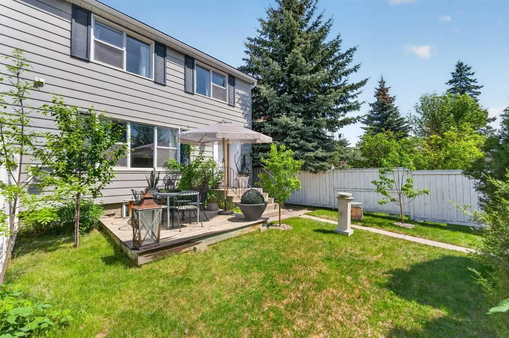 2275 Flanders Avenue SW Calgary AB T2T 5K9