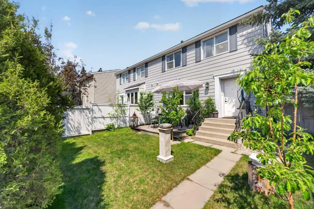 2275 Flanders Avenue SW Calgary AB T2T 5K9