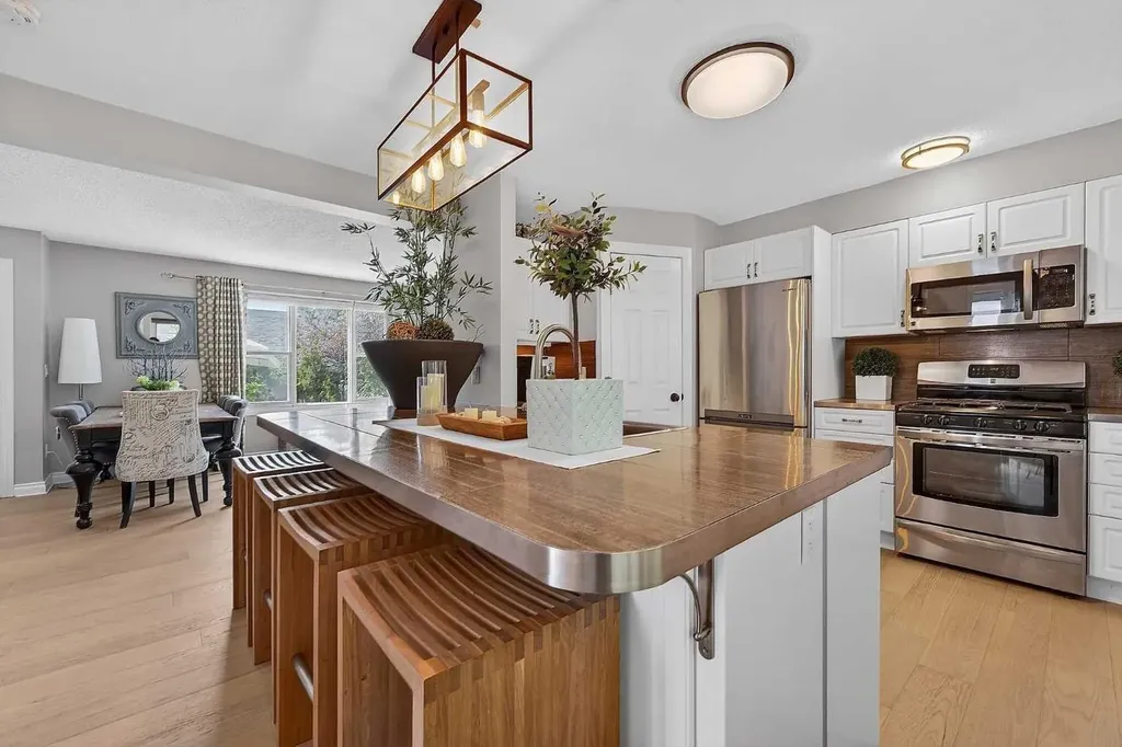2275 Flanders Avenue SW Calgary AB T2T 5K9