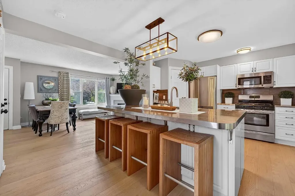2275 Flanders Avenue SW Calgary AB T2T 5K9