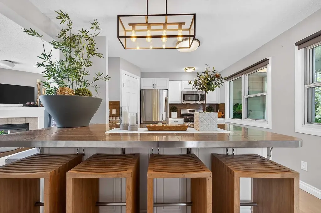 2275 Flanders Avenue SW Calgary AB T2T 5K9