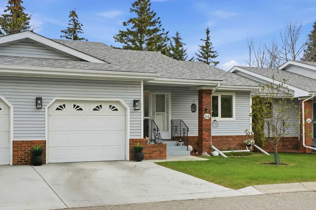 44 Vandoos Gardens NW Calgary AB T3A 4W4