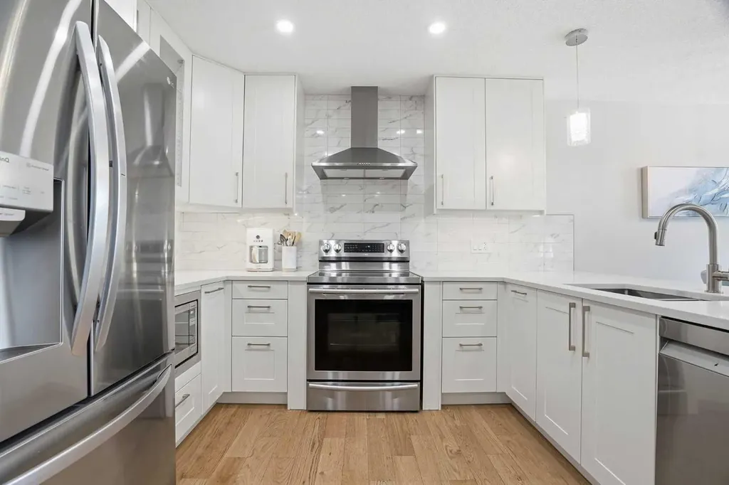 44 Vandoos Gardens NW Calgary AB T3A 4W4