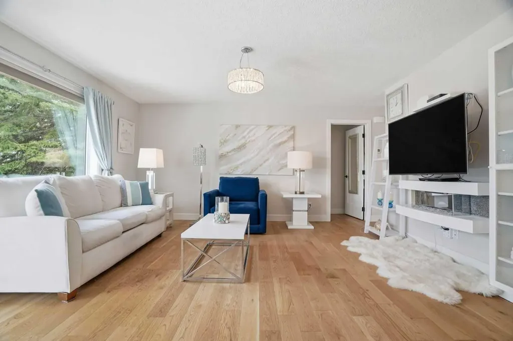 44 Vandoos Gardens NW Calgary AB T3A 4W4