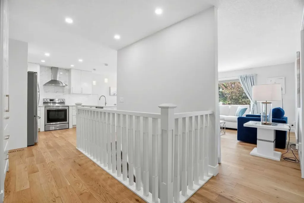 44 Vandoos Gardens NW Calgary AB T3A 4W4