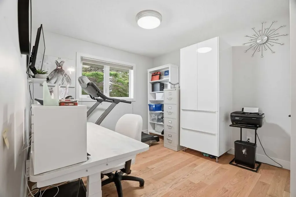 44 Vandoos Gardens NW Calgary AB T3A 4W4