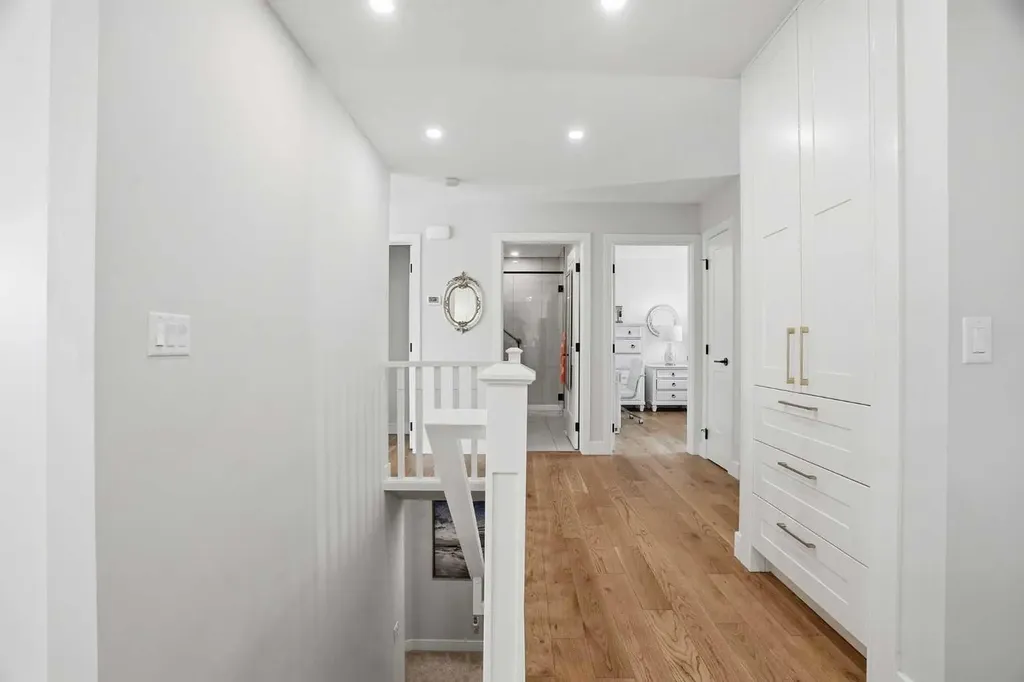 44 Vandoos Gardens NW Calgary AB T3A 4W4
