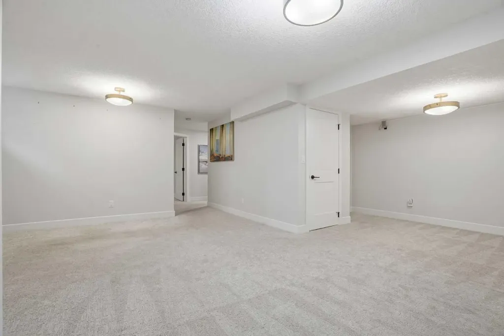 44 Vandoos Gardens NW Calgary AB T3A 4W4