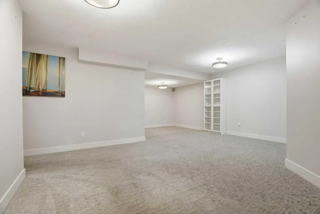 44 Vandoos Gardens NW Calgary AB T3A 4W4