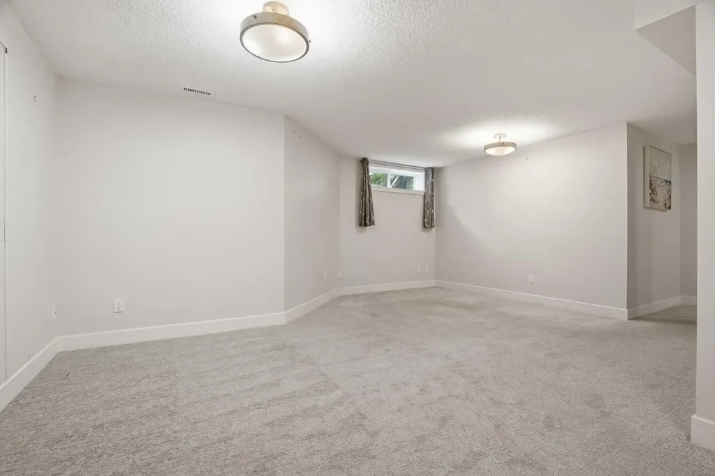 44 Vandoos Gardens NW Calgary AB T3A 4W4