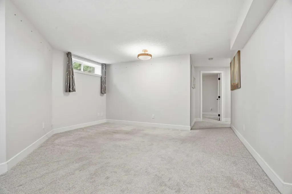 44 Vandoos Gardens NW Calgary AB T3A 4W4