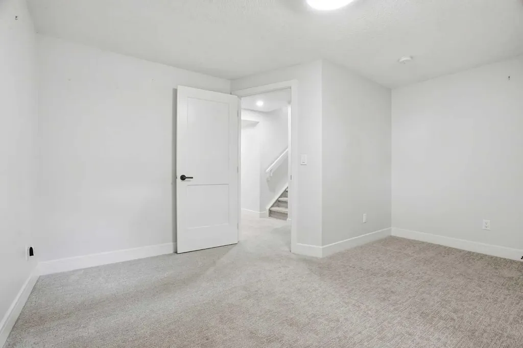 44 Vandoos Gardens NW Calgary AB T3A 4W4