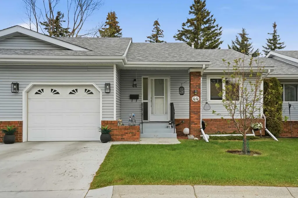 44 Vandoos Gardens NW Calgary AB T3A 4W4