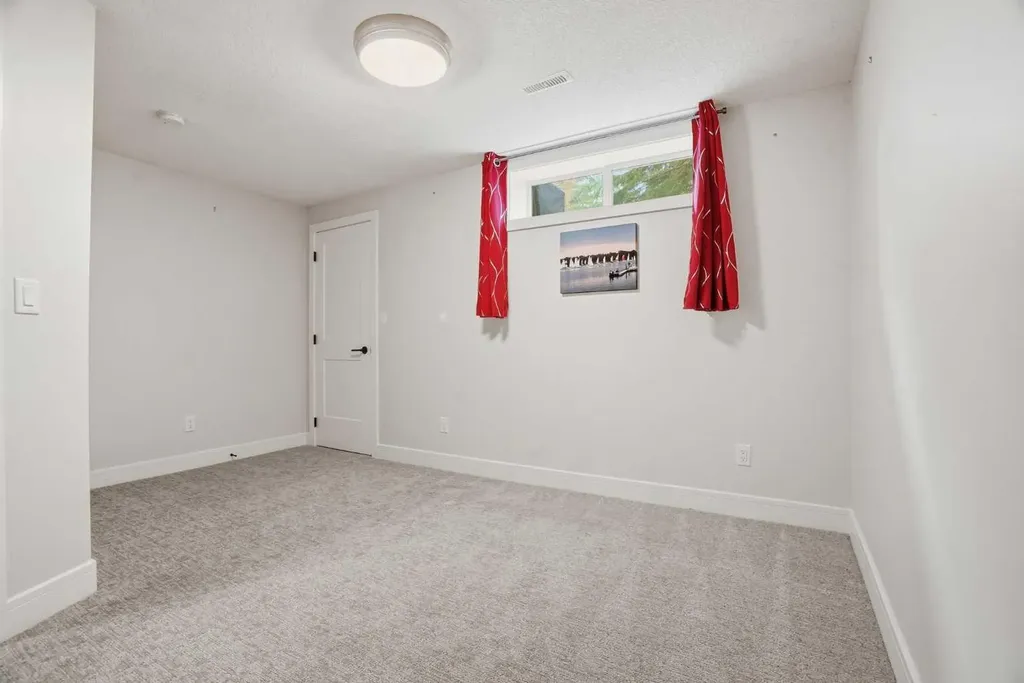 44 Vandoos Gardens NW Calgary AB T3A 4W4