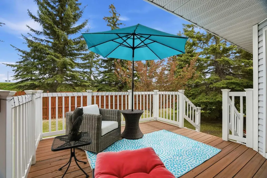 44 Vandoos Gardens NW Calgary AB T3A 4W4