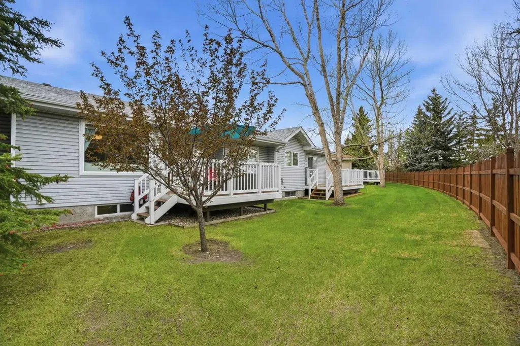 44 Vandoos Gardens NW Calgary AB T3A 4W4