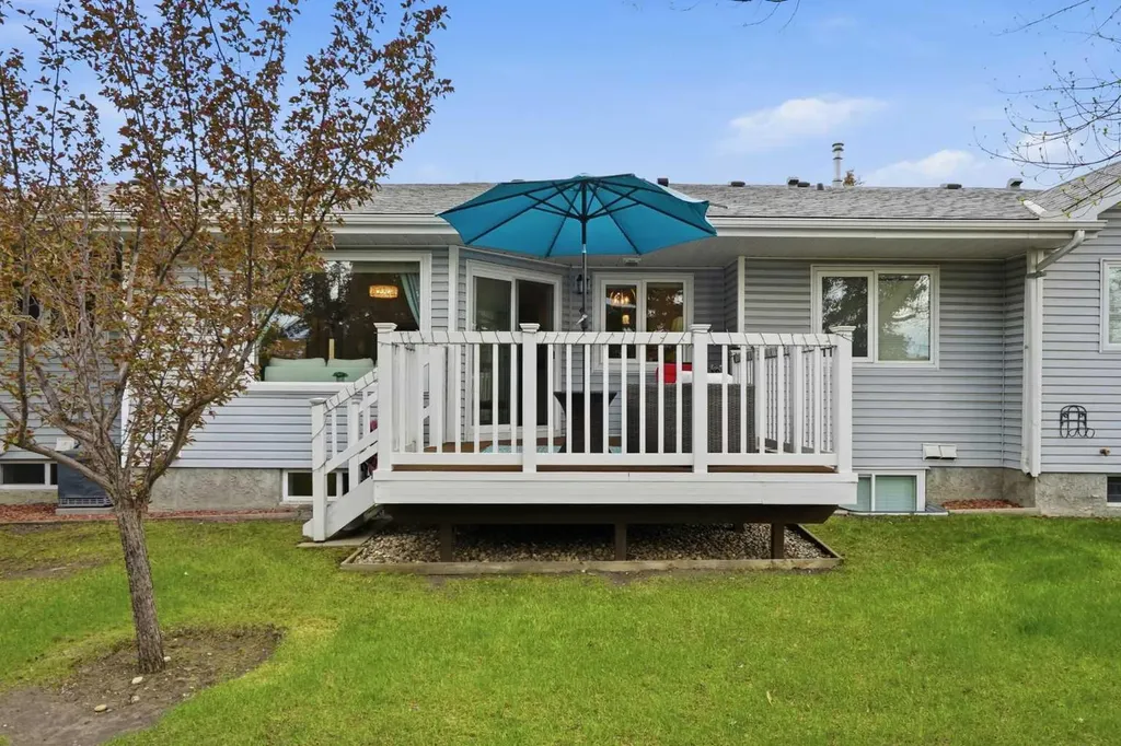 44 Vandoos Gardens NW Calgary AB T3A 4W4
