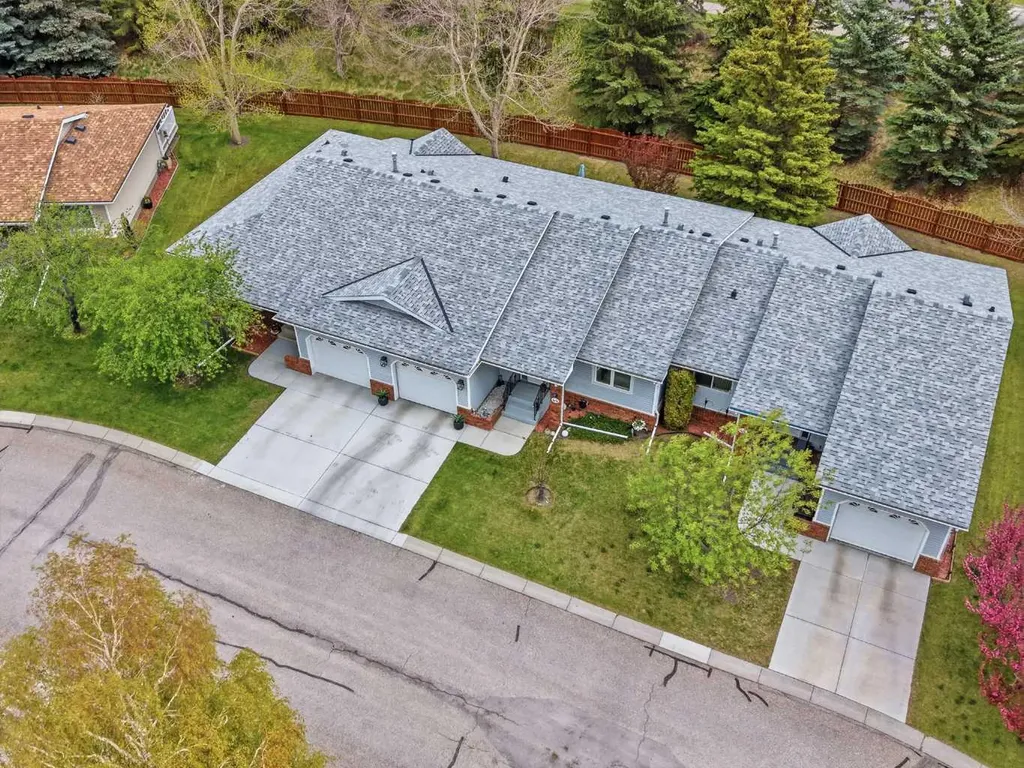 44 Vandoos Gardens NW Calgary AB T3A 4W4