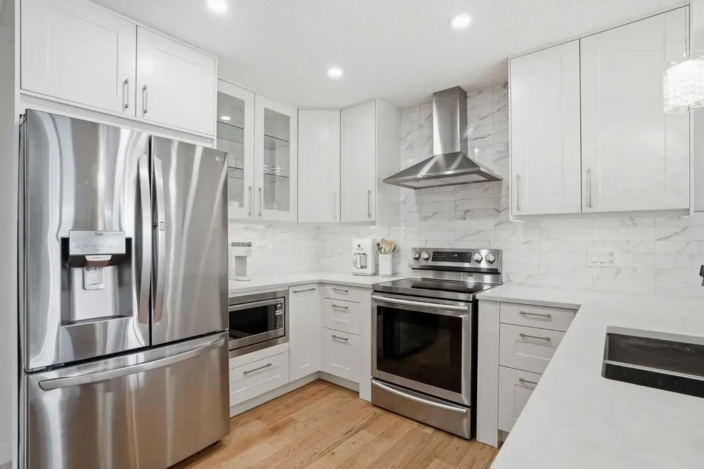44 Vandoos Gardens NW Calgary AB T3A 4W4