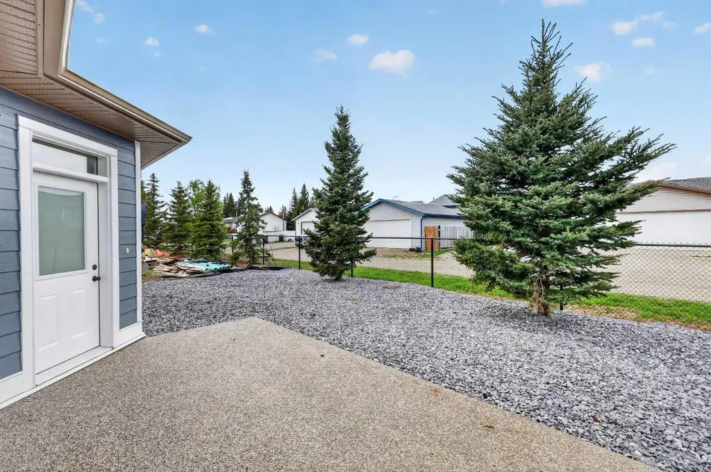 610 4 Avenue SW Sundre AB T0M1X0