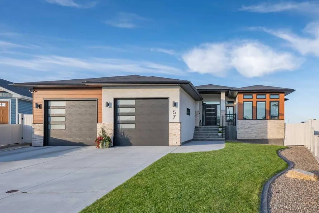 57 Hamptons Gate SE Medicine Hat AB T1B 0N7