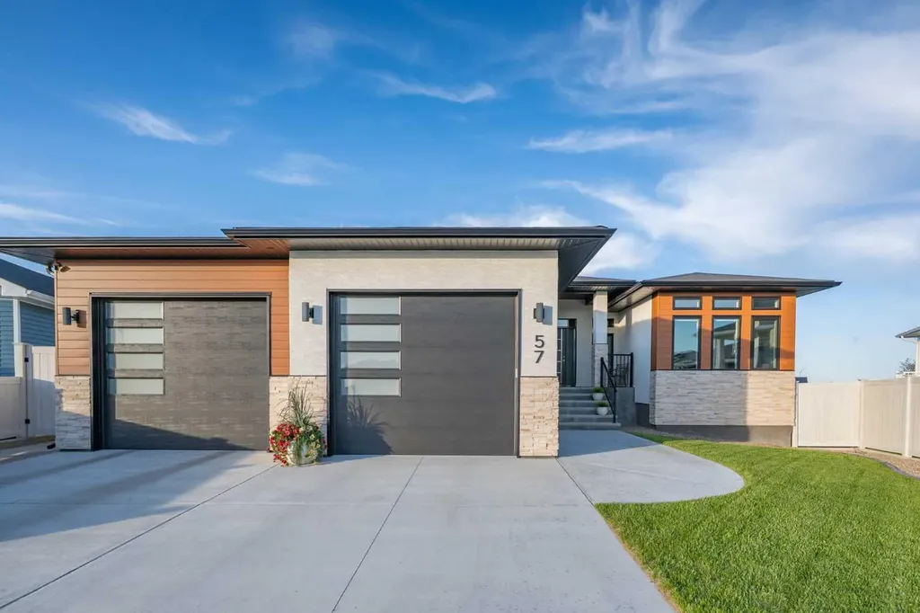 57 Hamptons Gate SE Medicine Hat AB T1B 0N7