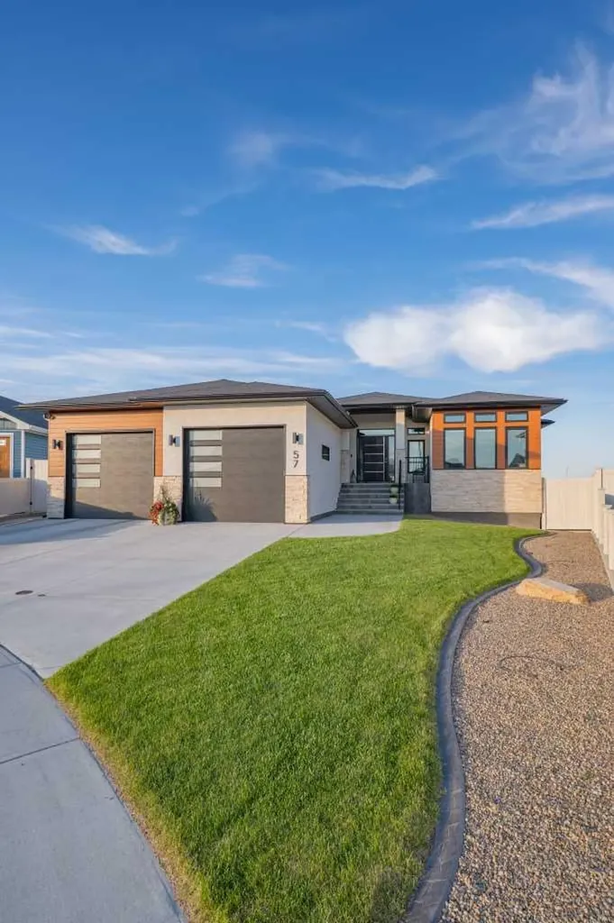 57 Hamptons Gate SE Medicine Hat AB T1B 0N7