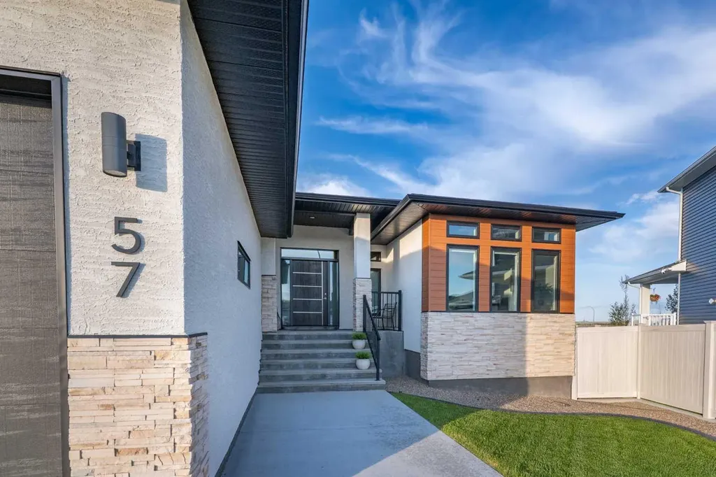 57 Hamptons Gate SE Medicine Hat AB T1B 0N7