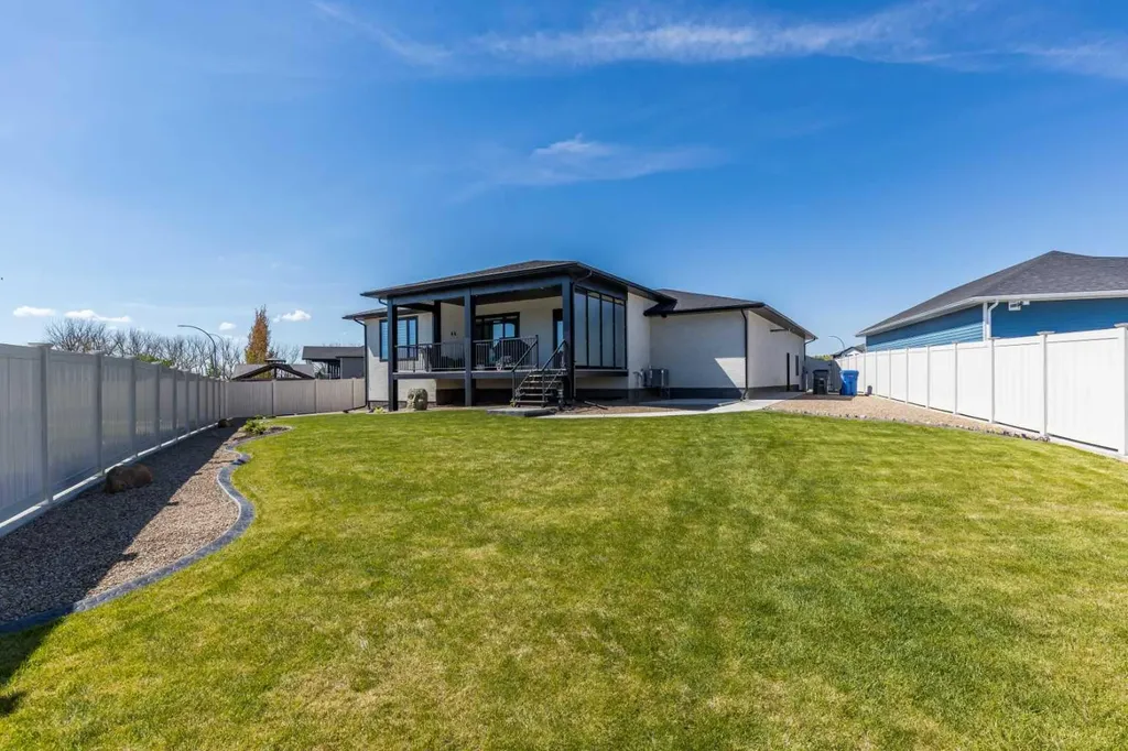 57 Hamptons Gate SE Medicine Hat AB T1B 0N7