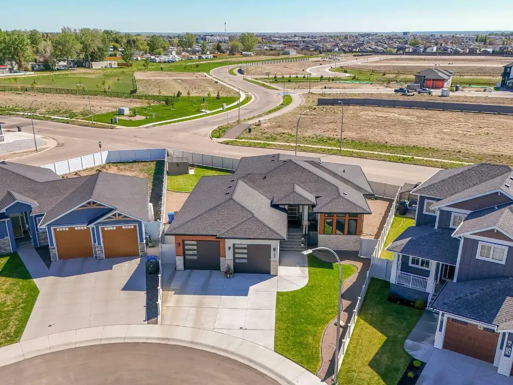 57 Hamptons Gate SE Medicine Hat AB T1B 0N7