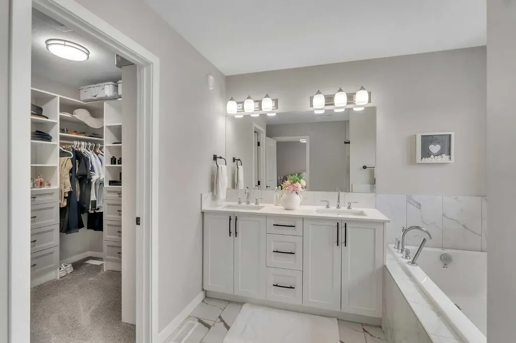 341 Walcrest View SE Calgary AB T2X 4V9