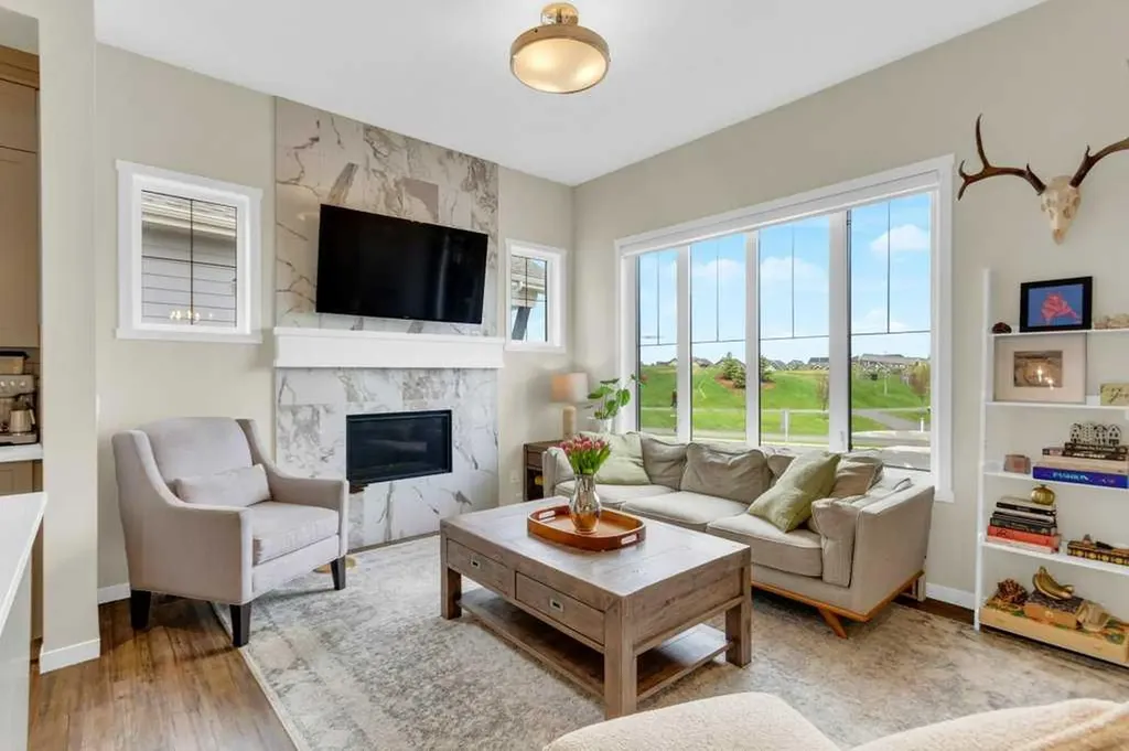 790 Mahogany Road SE Calgary AB T3M 2Z5