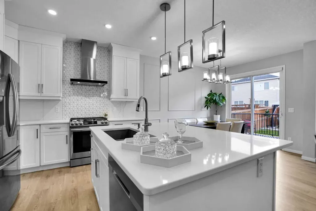 28 Carringsby Avenue NW Calgary AB T3P 1R9