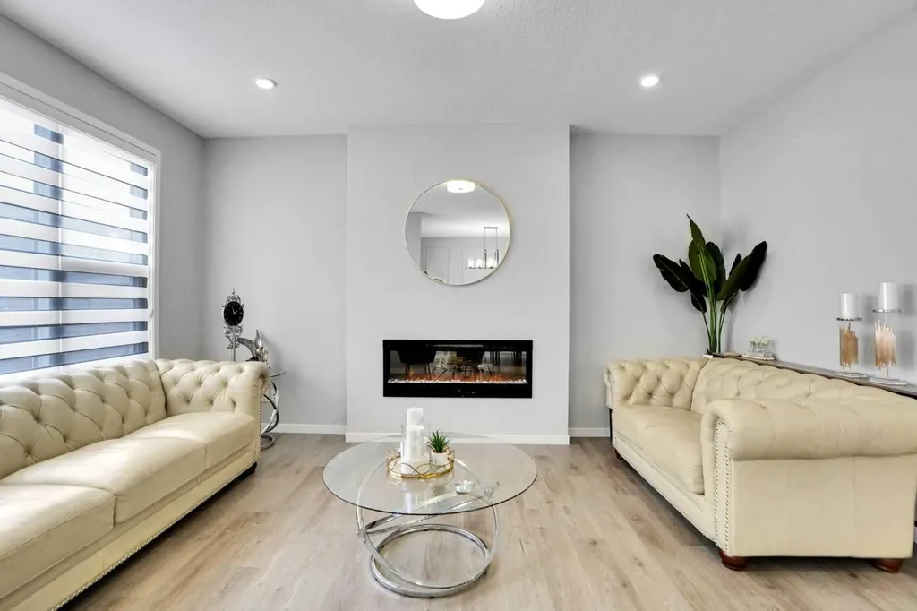 28 Carringsby Avenue NW Calgary AB T3P 1R9