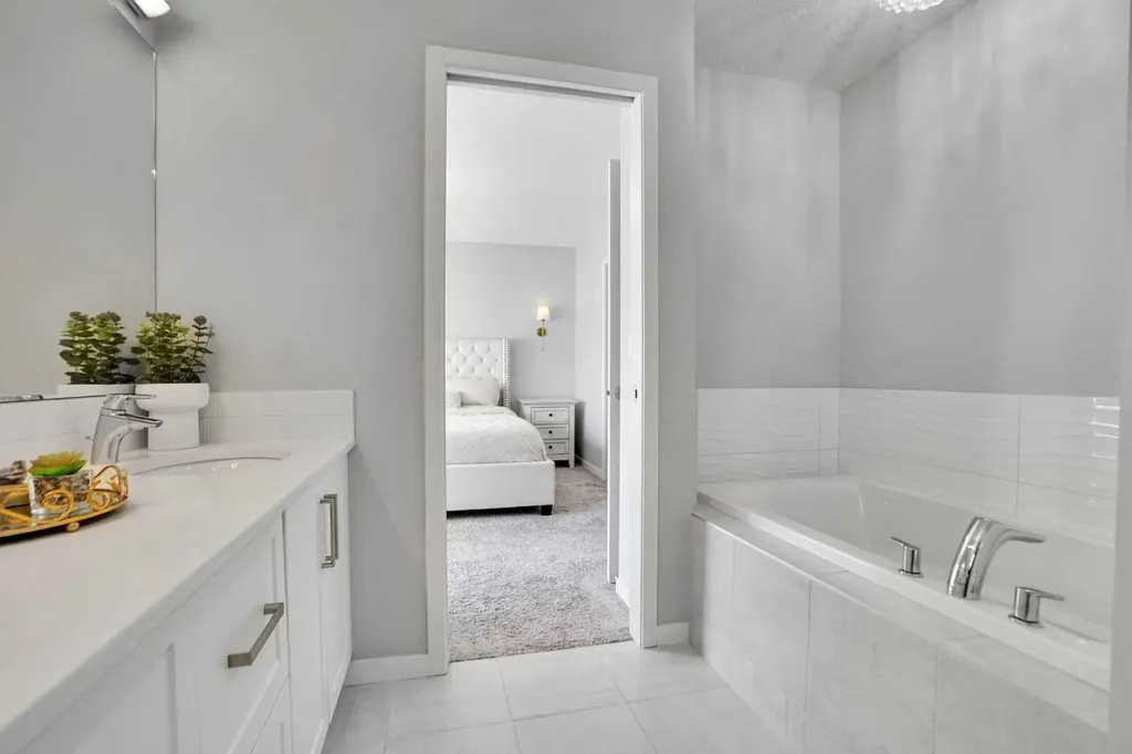 28 Carringsby Avenue NW Calgary AB T3P 1R9