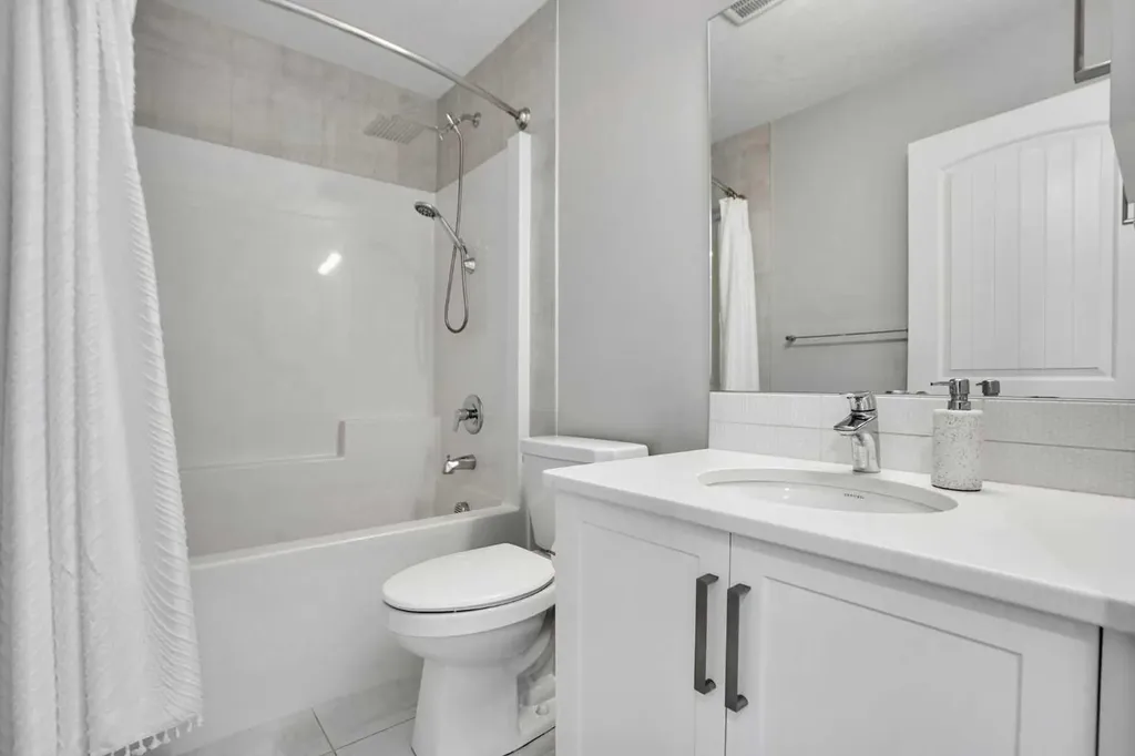 28 Carringsby Avenue NW Calgary AB T3P 1R9