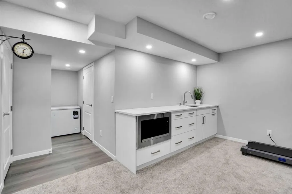 28 Carringsby Avenue NW Calgary AB T3P 1R9